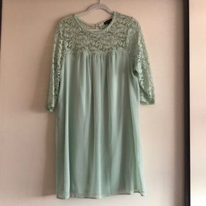 3/4 dress with lace detail